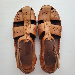 Pikolinos women punched tan leather sandals closed toe size EU 37